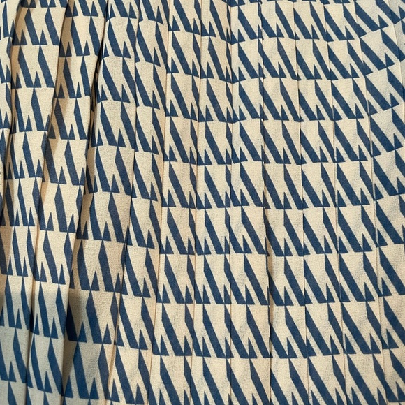 Club Monaco skirt - Picture 2 of 5